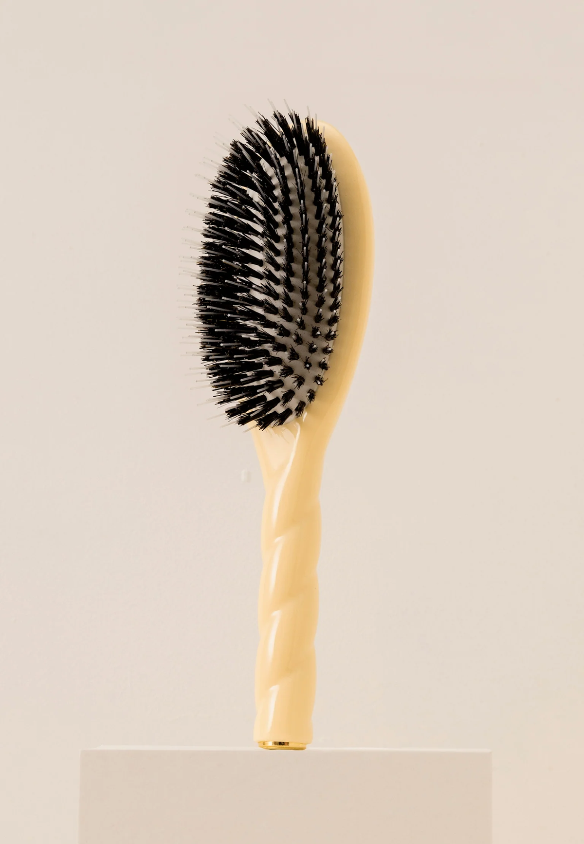 N.02 THE ESSENTIAL Do-it-all Brush Cair